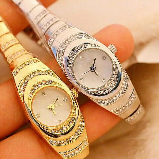 🎁 Ново пристигане с 49% отстъпка💎Дамски часовник с гривна и кристали⌚