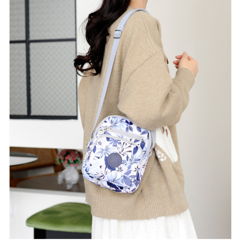 🎁Fashionable Lightweight Bag with Multi-pocket Design💎